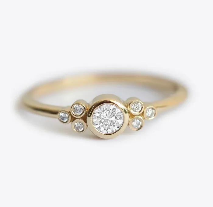 Rings capucinne Curved Flush Diamond Nesting Band Ring